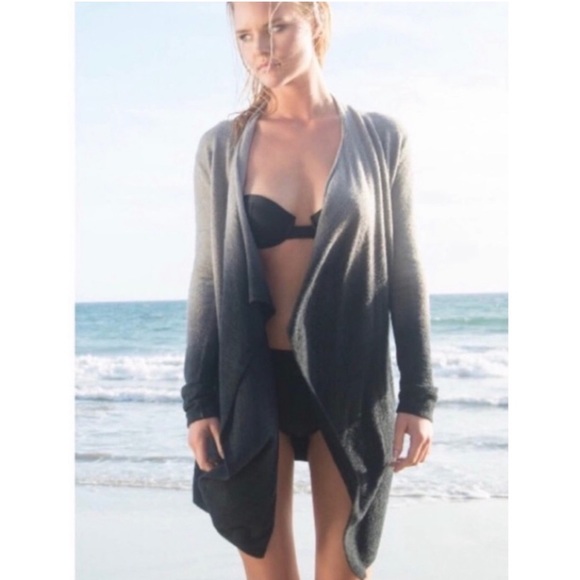 BAREFOOT DREAMS Cozychic Lite Calypso Wrap in Ombré - Picture 2 of 14